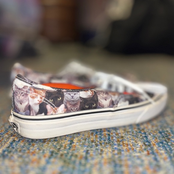 CATS x ASPCA LIMITED EDITION VANS - Picture 3 of 6